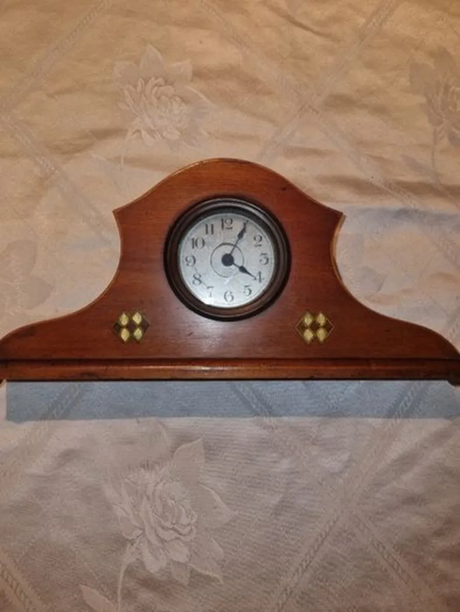 Vintage small wooden mantel clock - Image 4