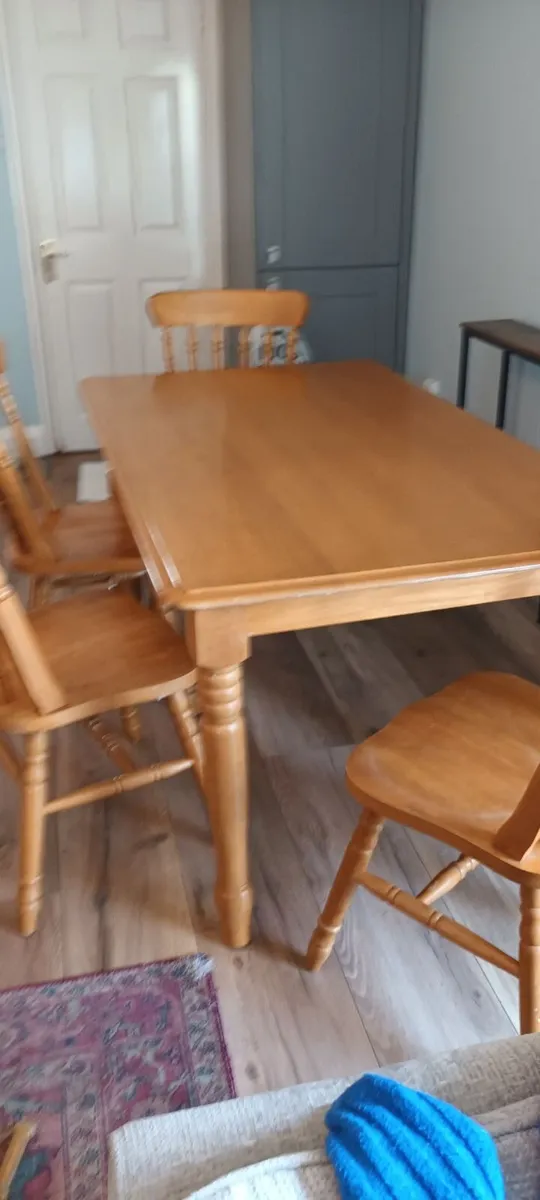 Dinning tàble and chairs - Image 2