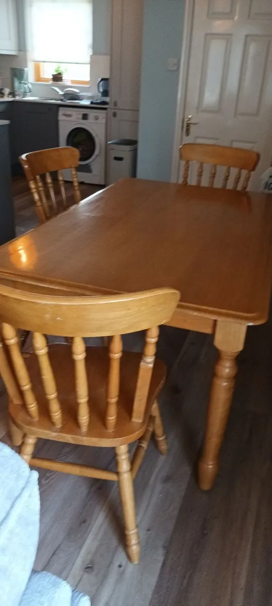 Dinning tàble and chairs - Image 3