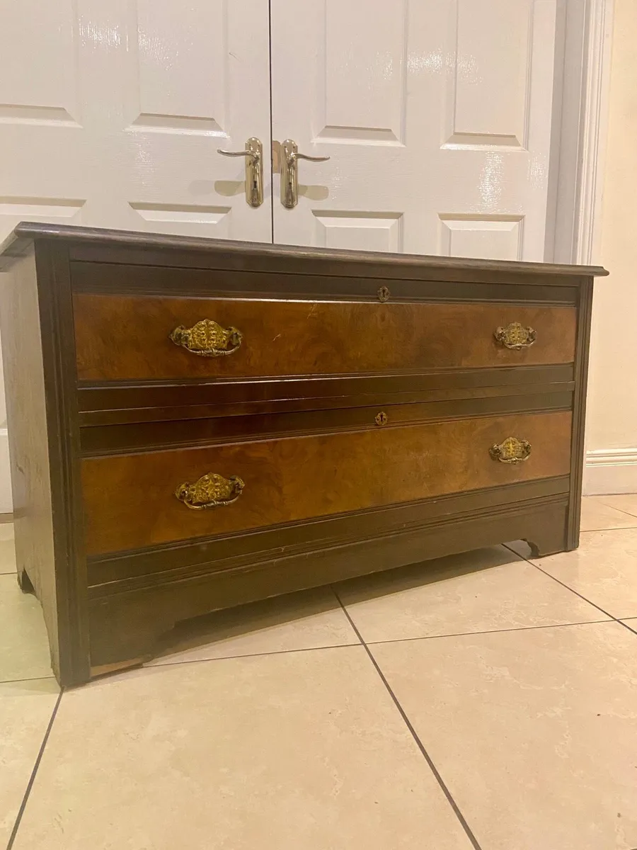 Victorian low size linen dresser - Image 1