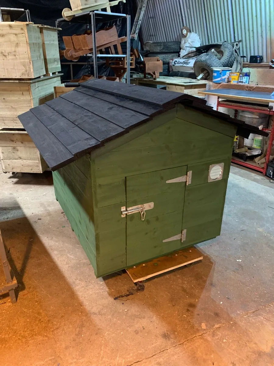Hand made large dog house - Image 4