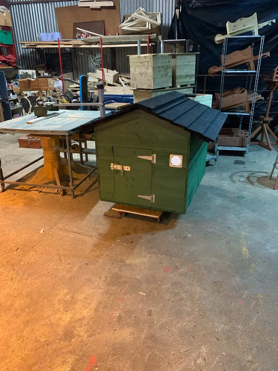Hand made large dog house - Image 3