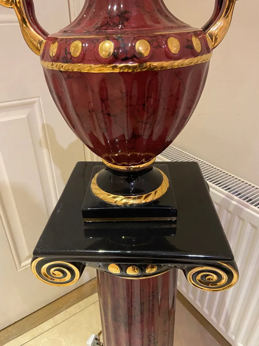 Vintage ceramic pedestal and lamp - Image 2