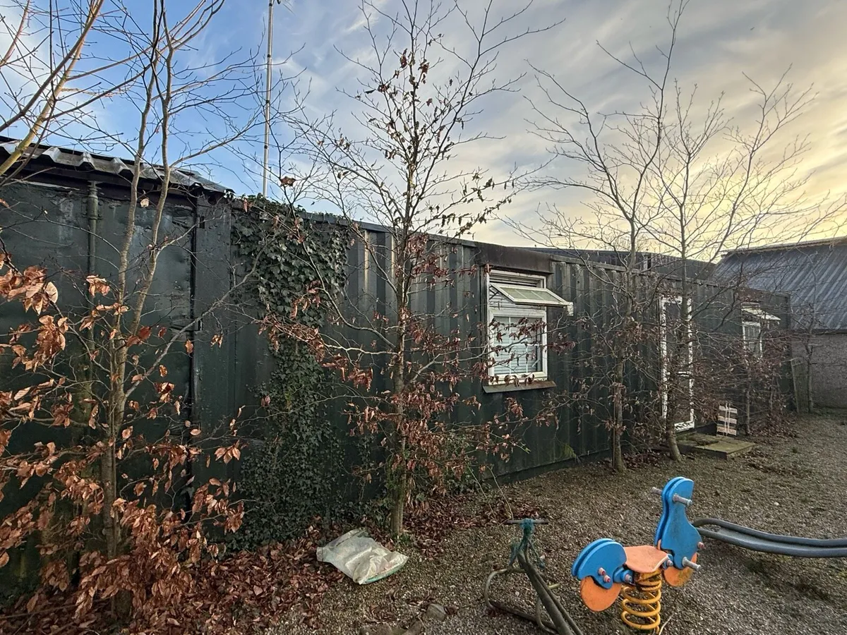 Shipping container - Image 2