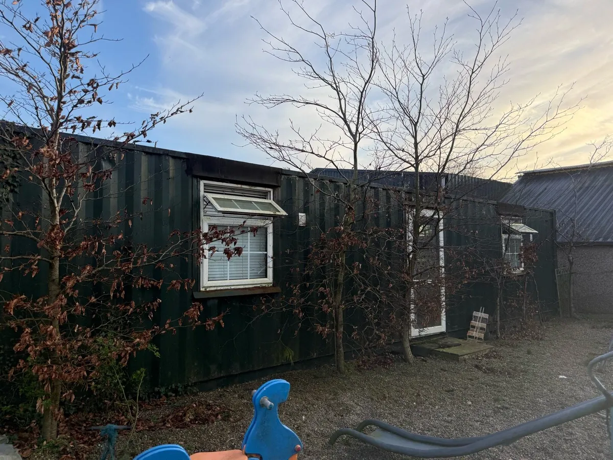 Shipping container - Image 1