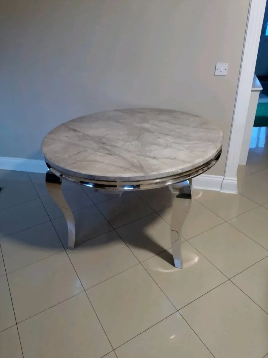 Kitchen table - Image 1