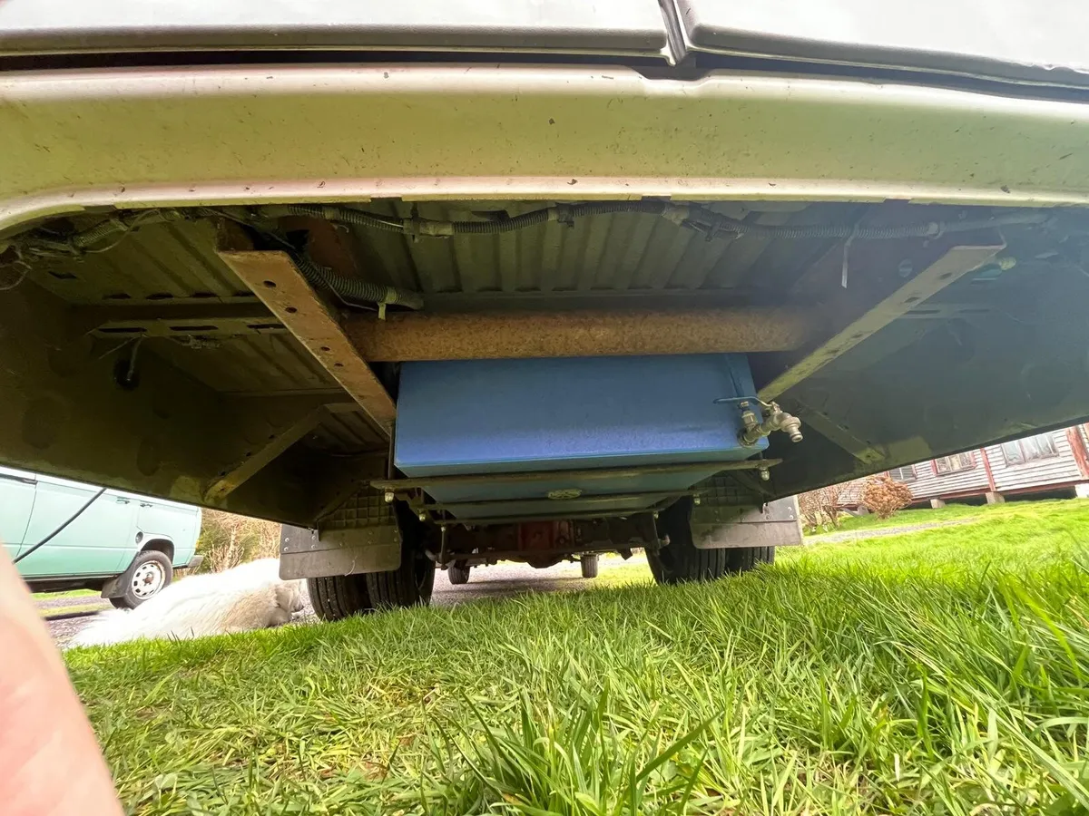 Iveco daily camper 2.8 off grid - Image 4