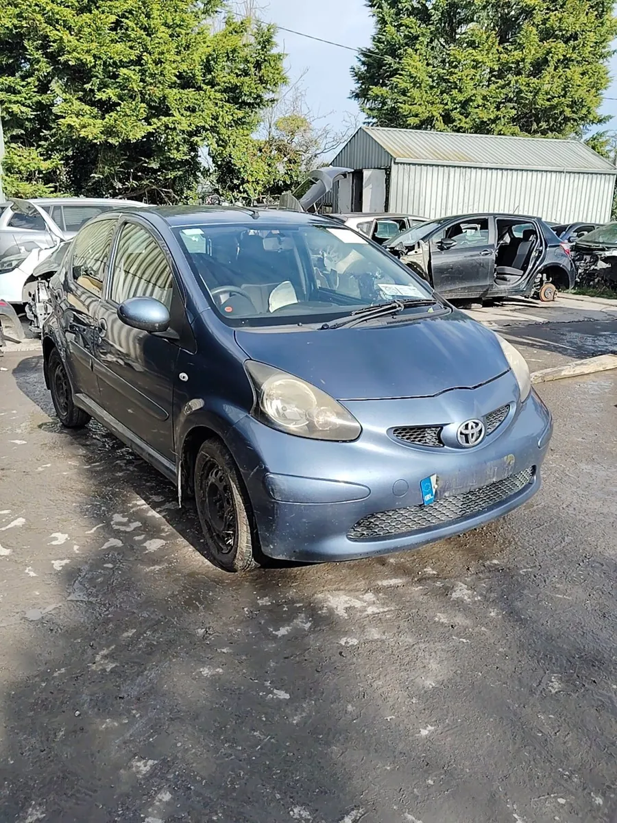 Breaking Toyota Aygo 2008 petrol - Image 1