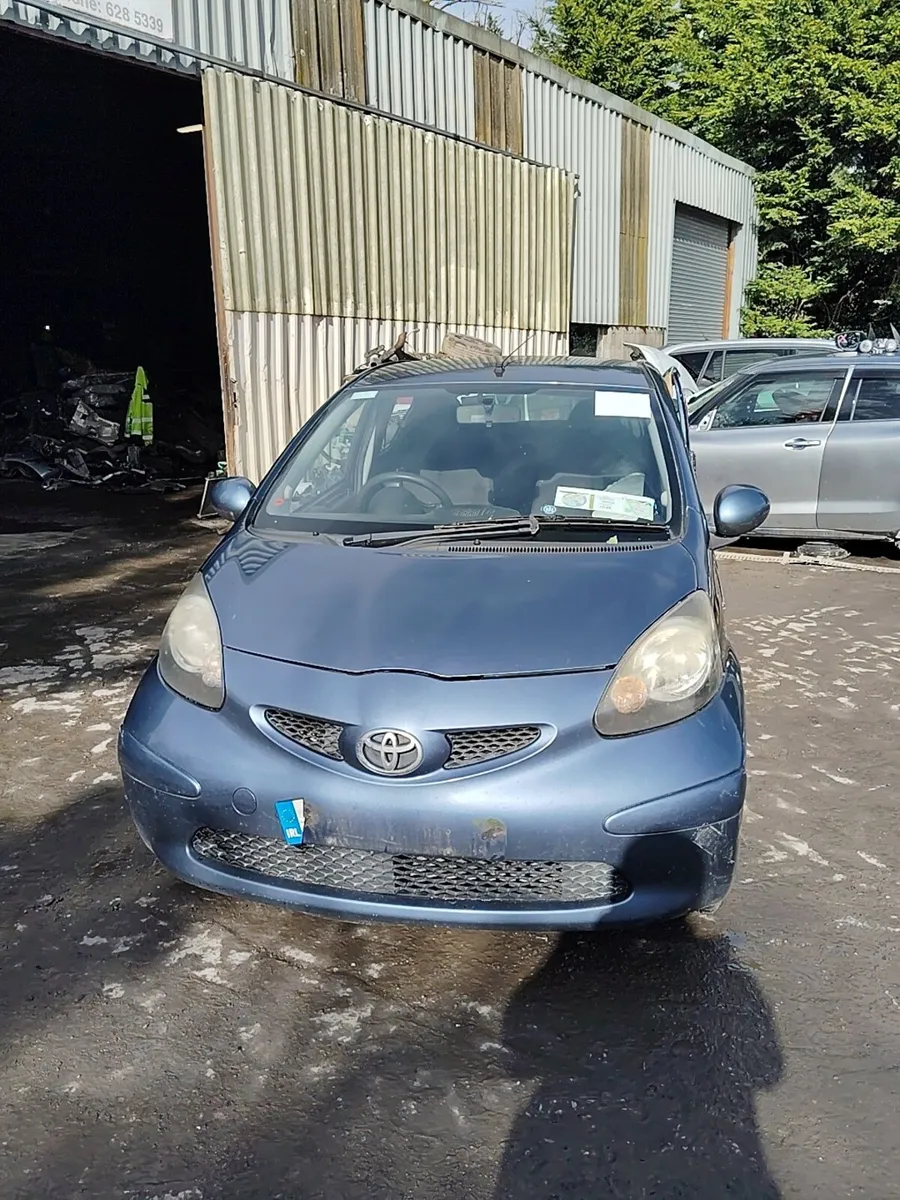 Breaking Toyota Aygo 2008 petrol - Image 2