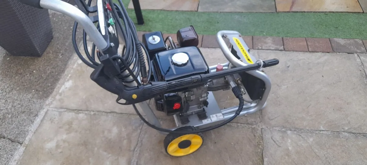 Petrol power washer - Image 1