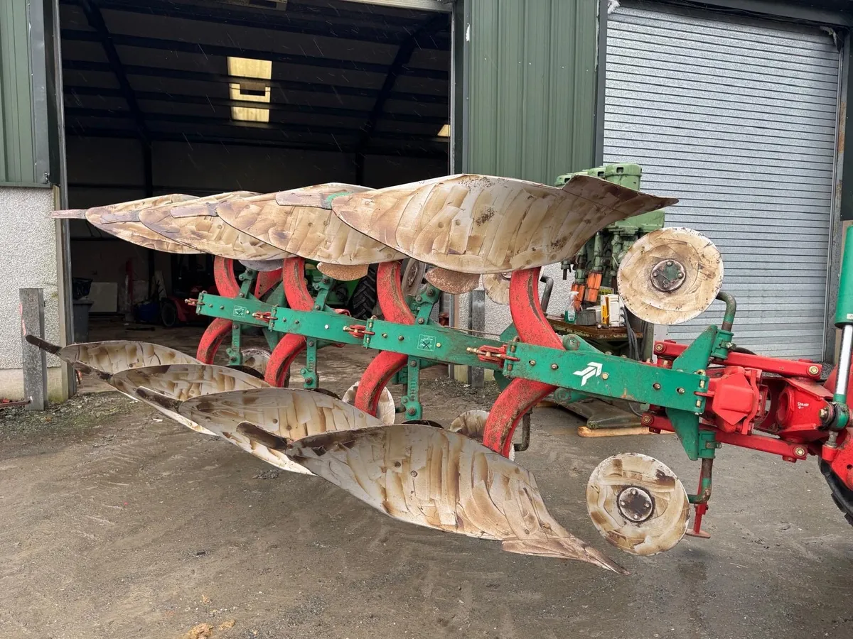 Kverneland plough - Image 1
