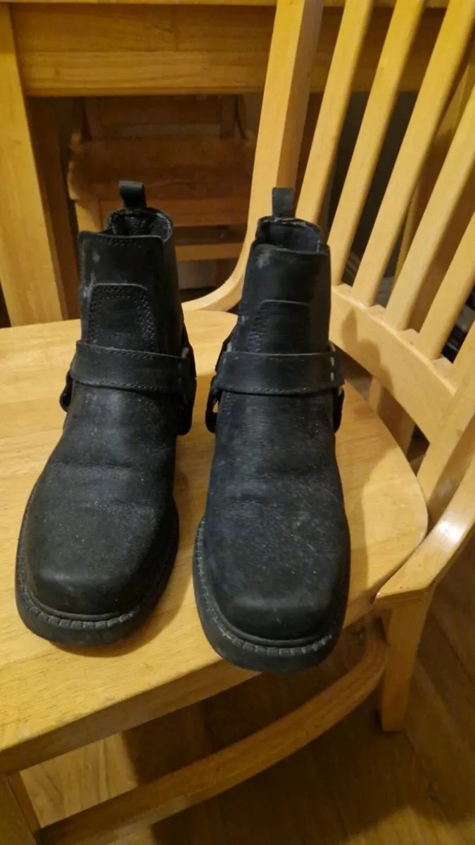 Mens boots and shoes - Image 2