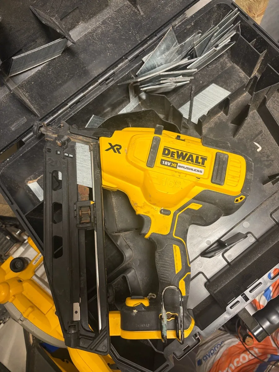 Dewalt 2nd fix pin gun - Image 1