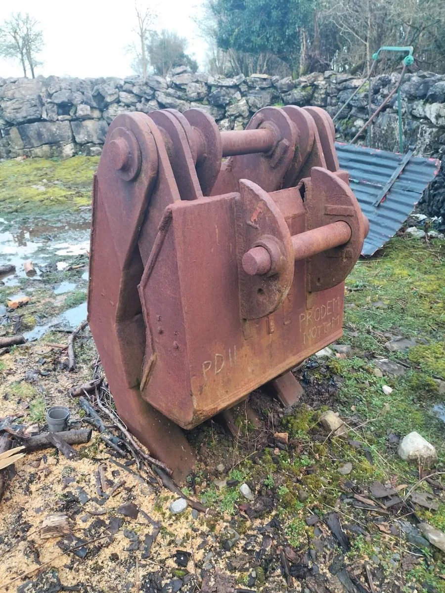 Grab for 20 to 30 Tonne Machine - Image 1