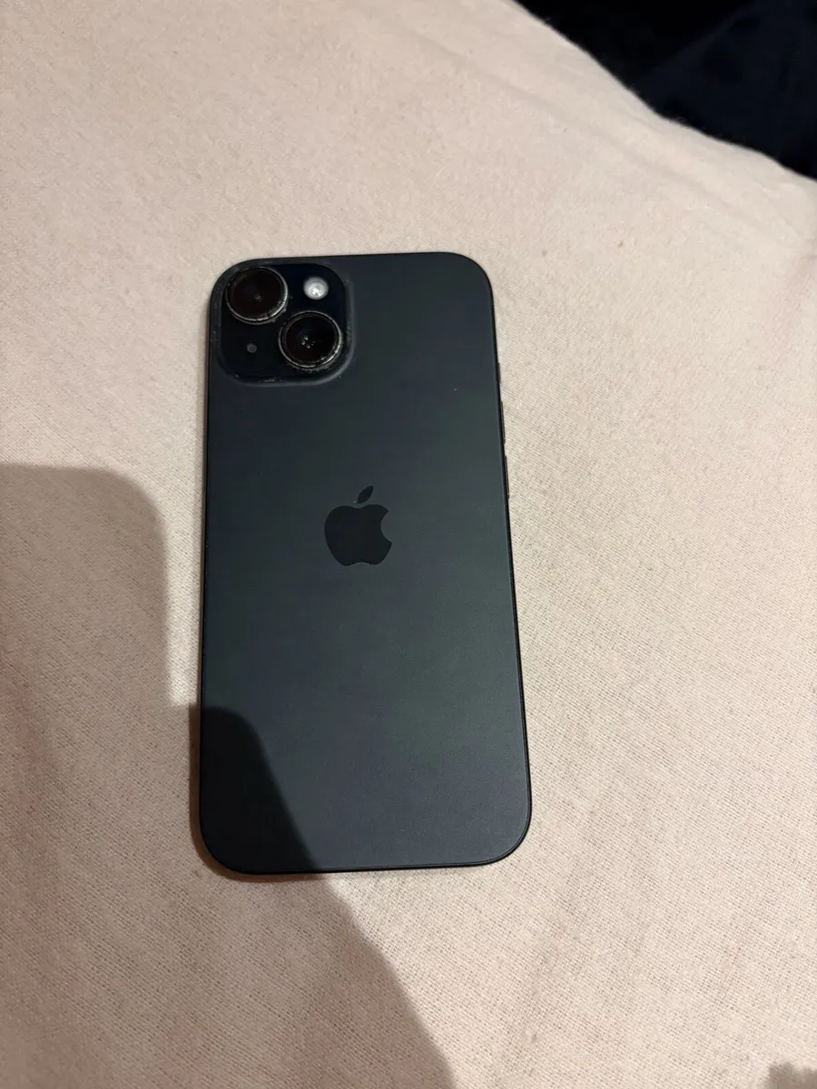 iPhone 15 - Image 2