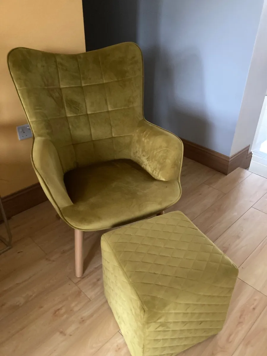 3 different armchairs & 3 swivel bar stools - Image 1