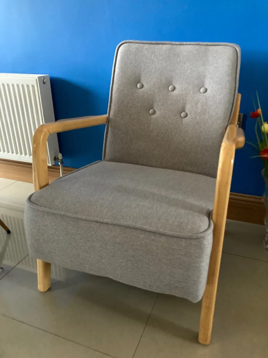 3 different armchairs & 3 swivel bar stools - Image 2