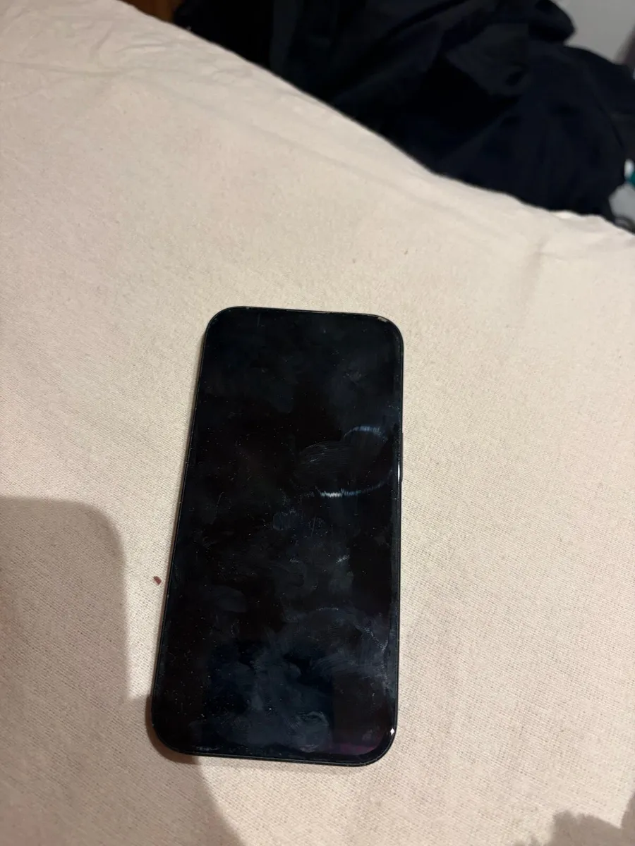iPhone 15 - Image 3