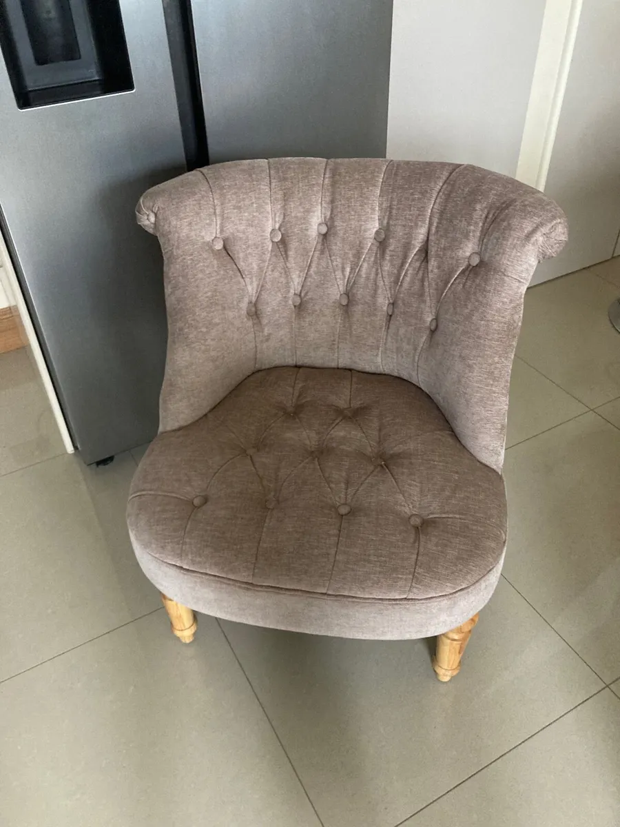 3 different armchairs & 3 swivel bar stools - Image 3