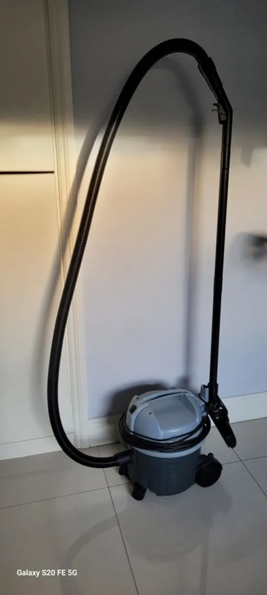 Vacuum cleaner Nilfisk VP 300 ECO - Image 2