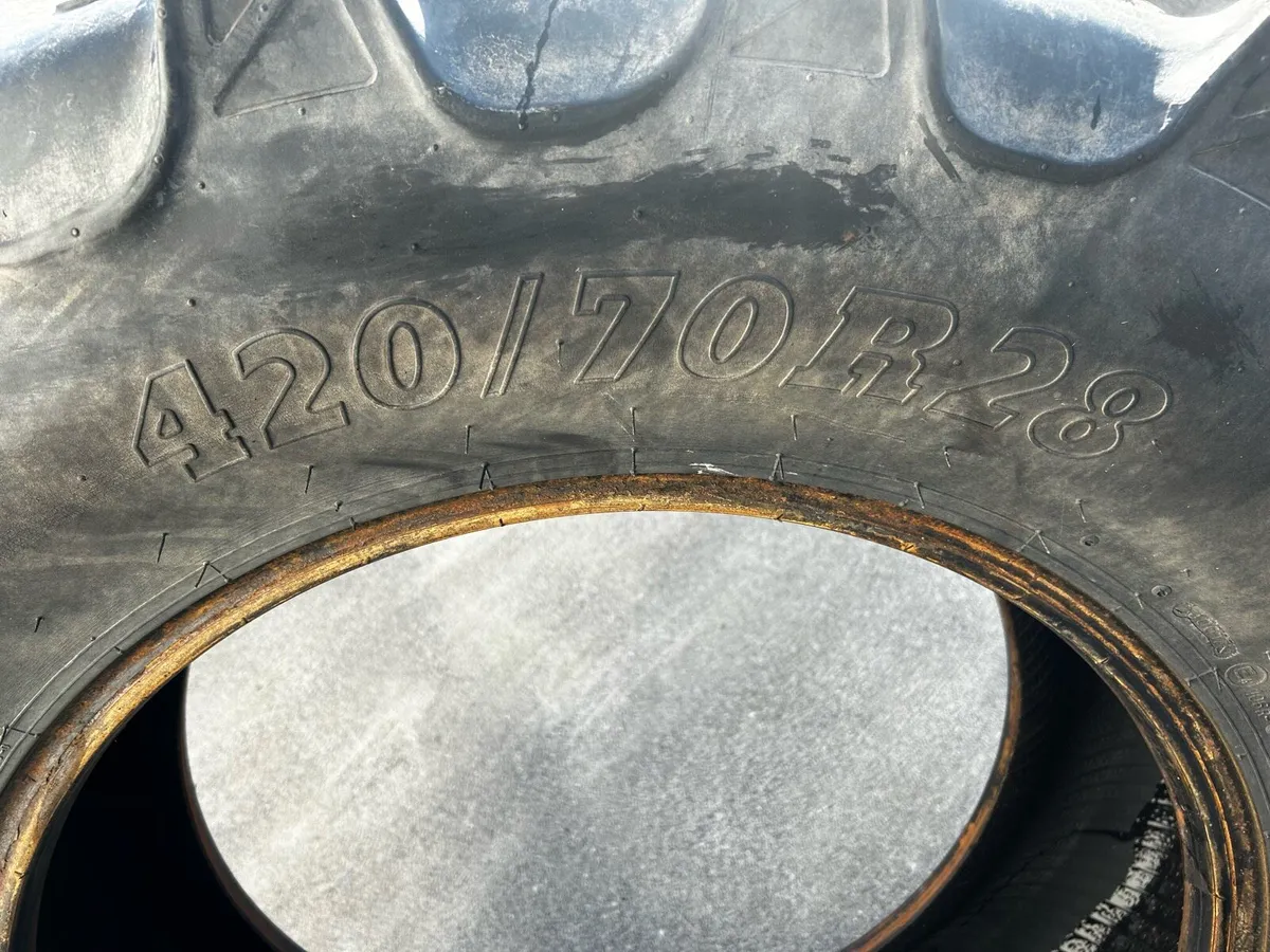 Front tractor tires 420/70/28 - Image 1