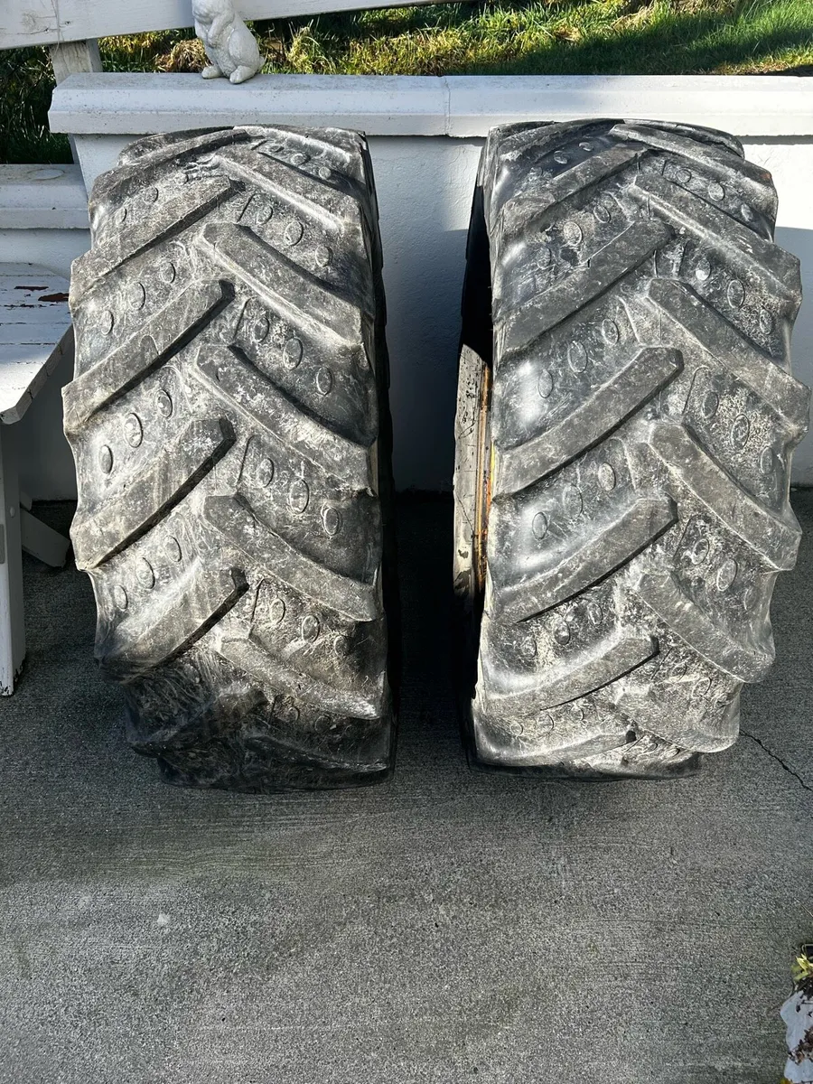 Front tractor tires 420/70/28 - Image 2
