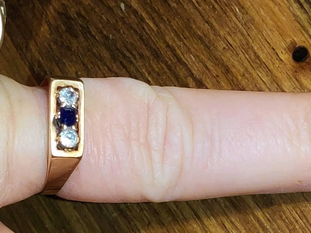 RARE, SQUARE SAPPHIRE, 9CT Gold Vintage Ring ! - Image 3