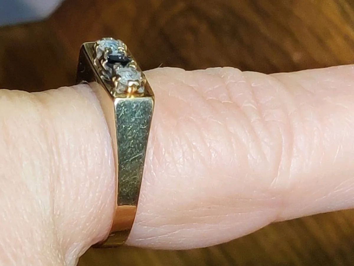 RARE, SQUARE SAPPHIRE, 9CT Gold Vintage Ring ! - Image 2