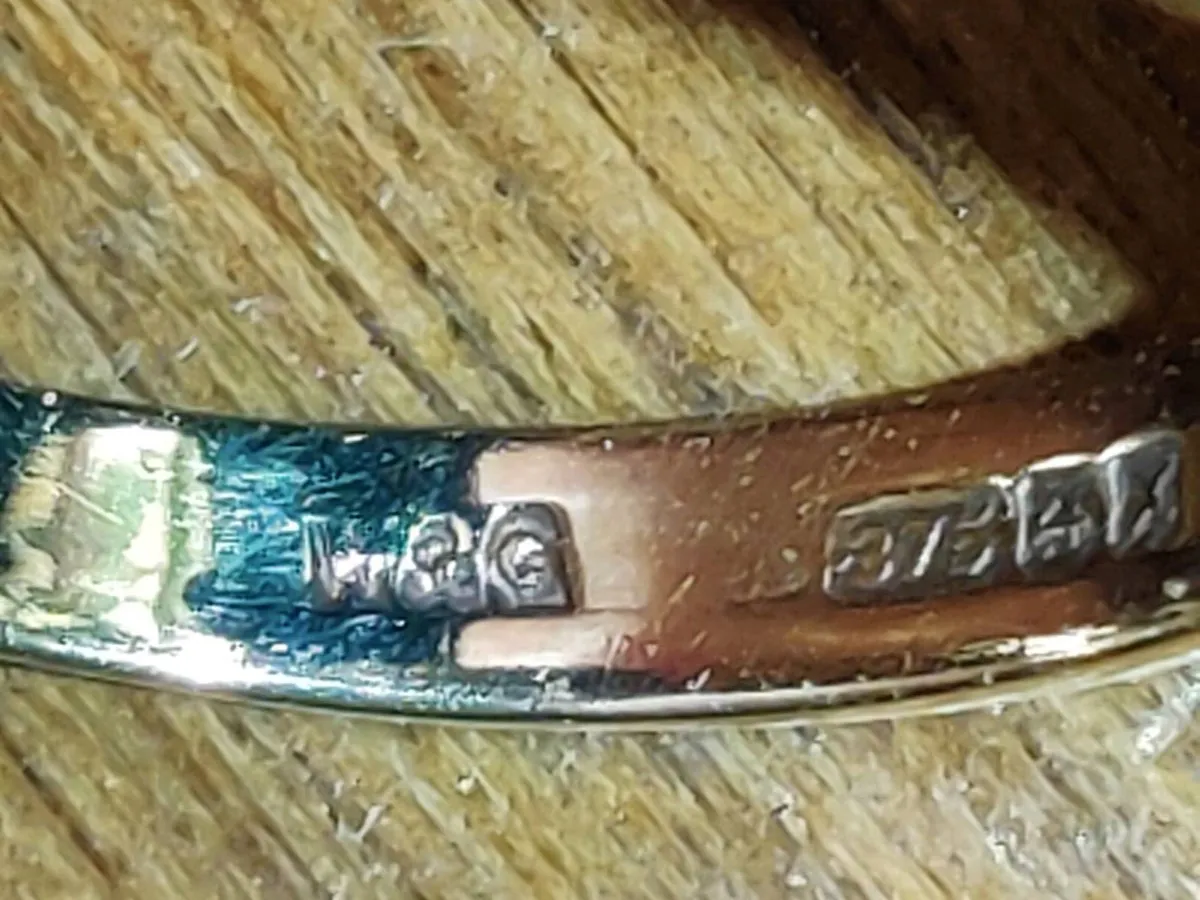 RARE, SQUARE SAPPHIRE, 9CT Gold Vintage Ring ! - Image 4