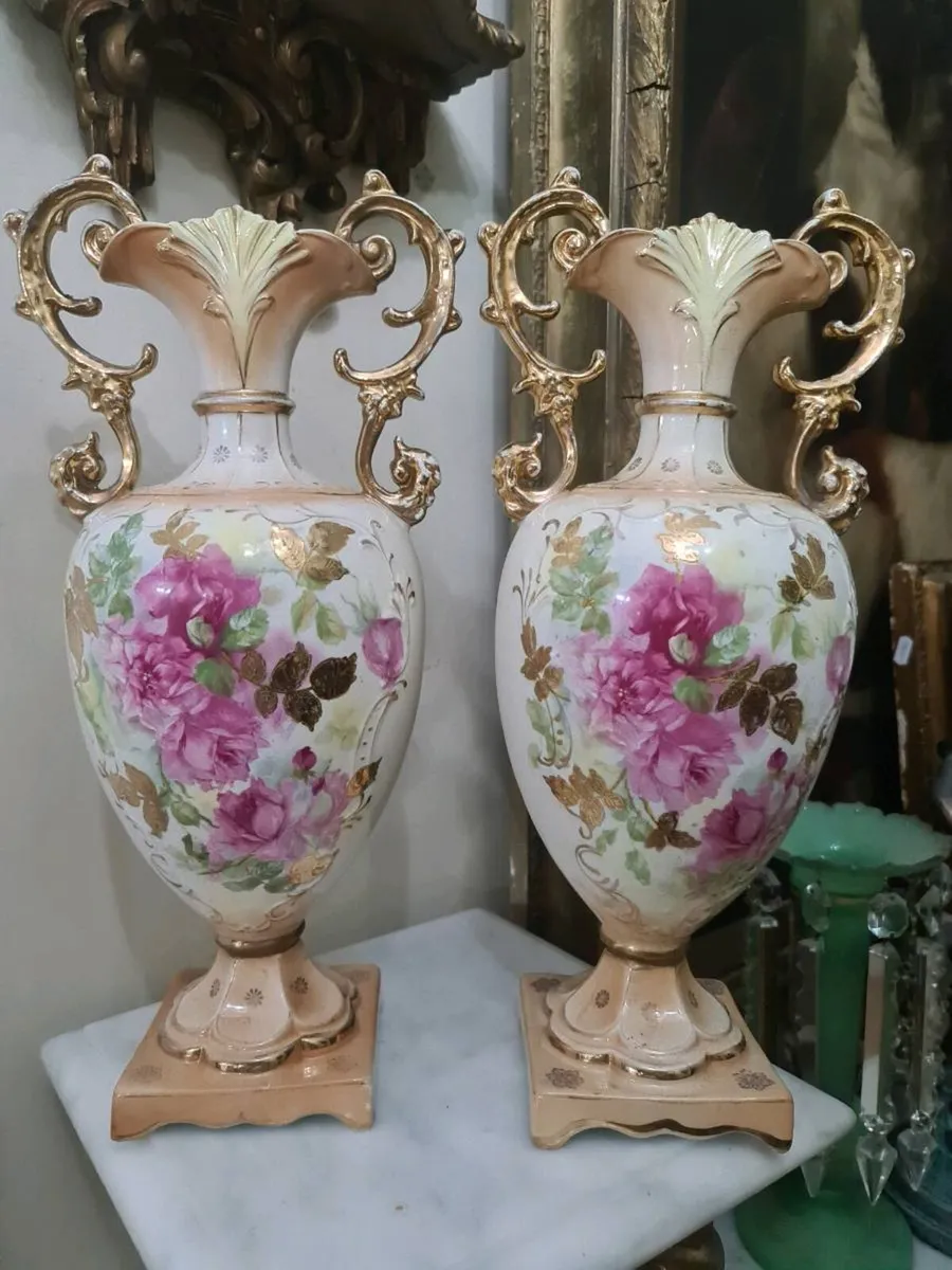 Antique vases - Image 1
