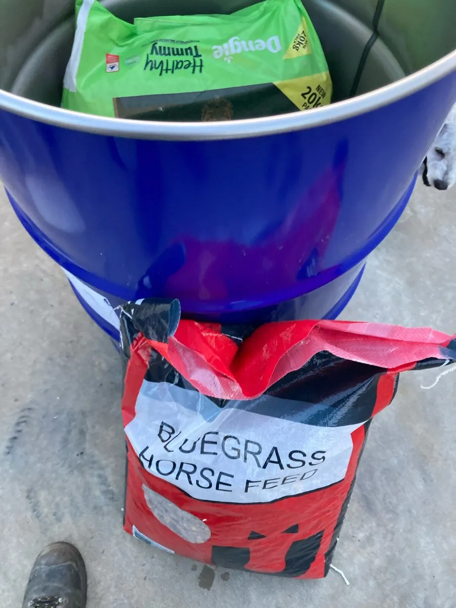 Barrells with resealable lids - Image 3