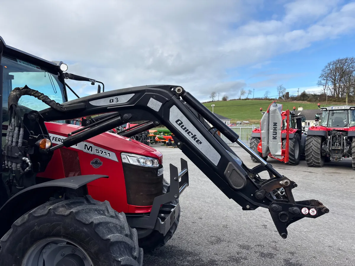 Massey Ferguson 5711M - Image 4