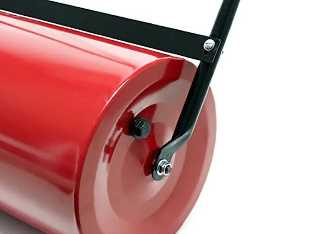 38L Garden Roller with Dirt Scraper - Image 2