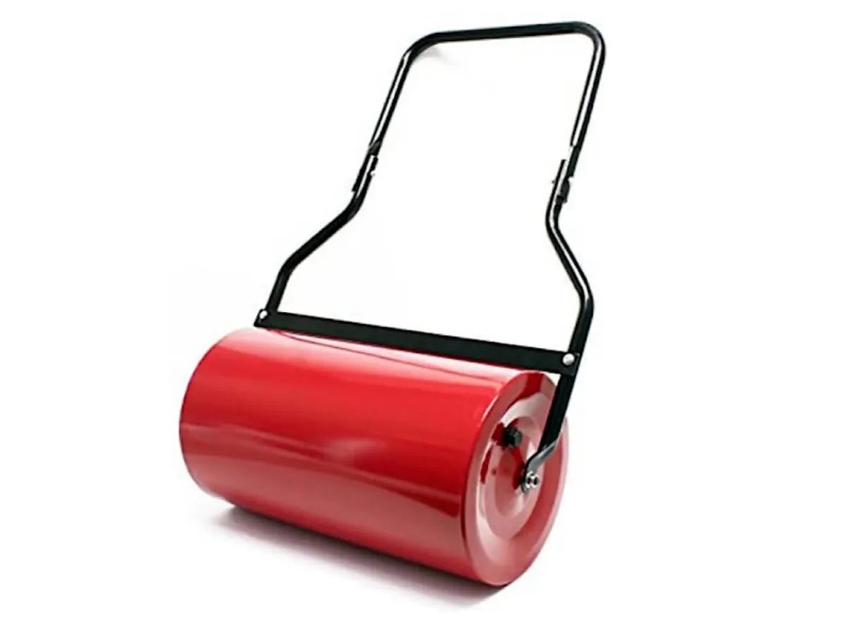 38L Garden Roller with Dirt Scraper - Image 1