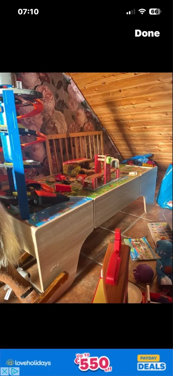 Toy train table - Image 1