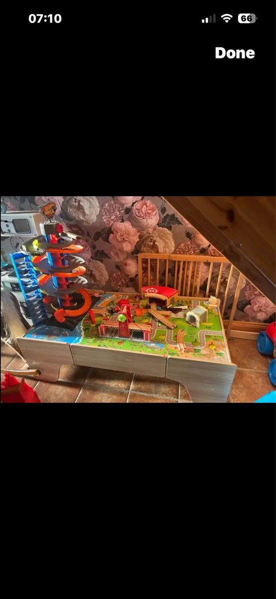 Toy train table - Image 2