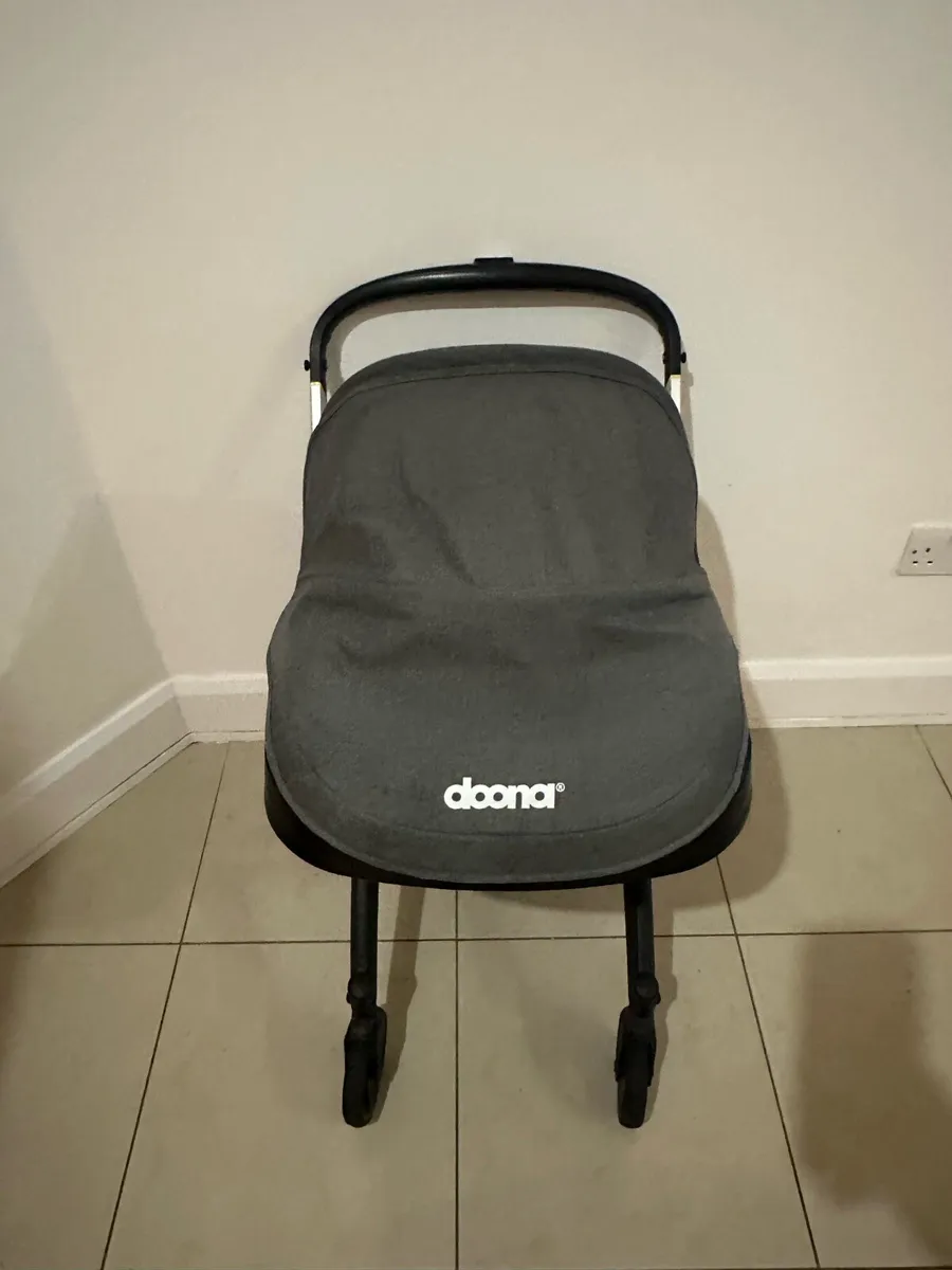 Doona Buggy with isofix base - Image 1