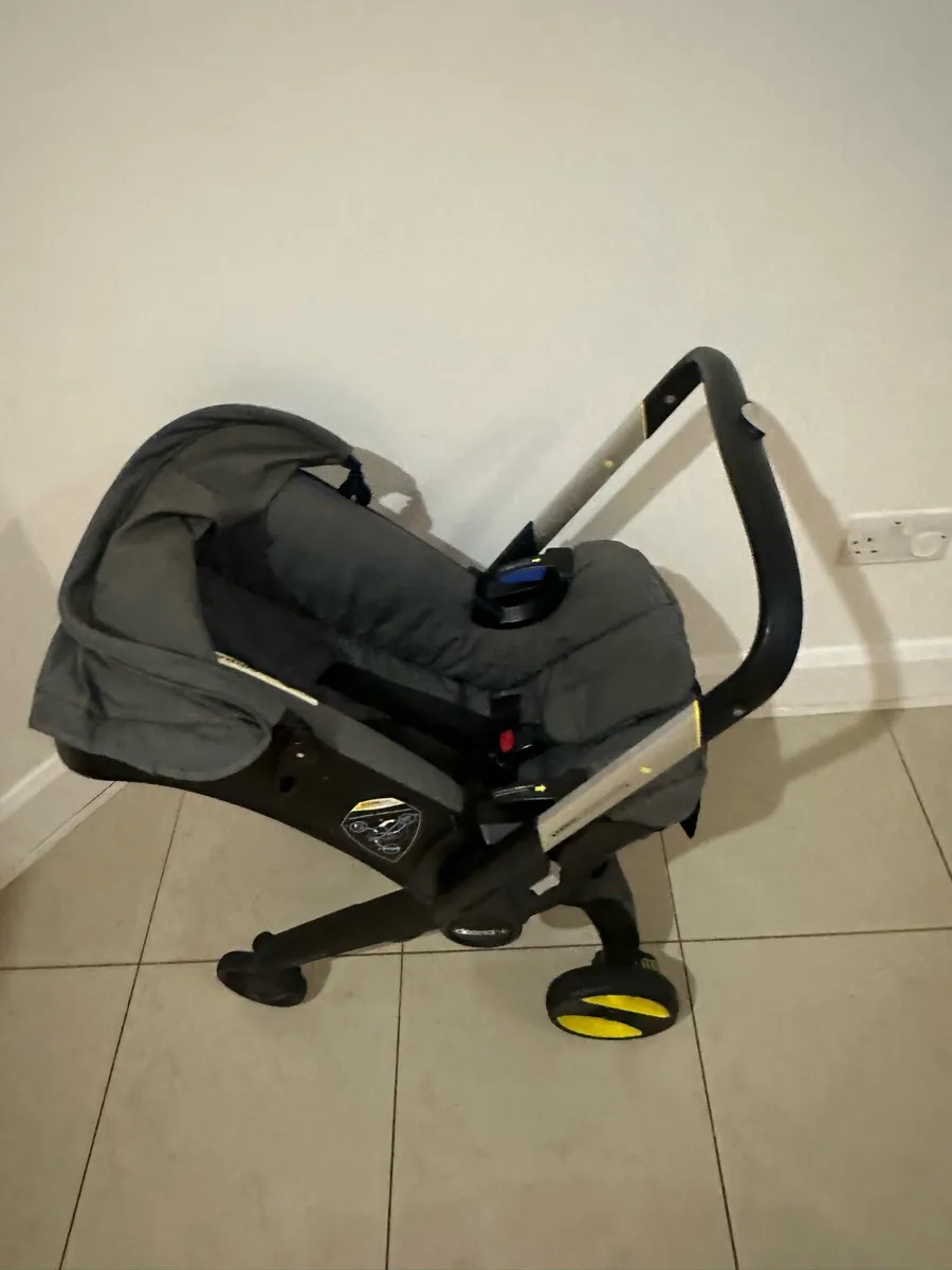 Doona Buggy with isofix base - Image 2