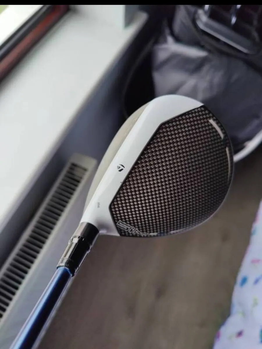 Taylormade Sim titanium  3 wood - Image 4