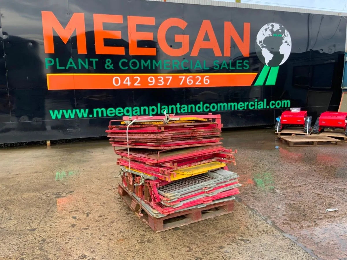 LOADING BAY SCAFFOLDING GATES.......1013 - Image 1