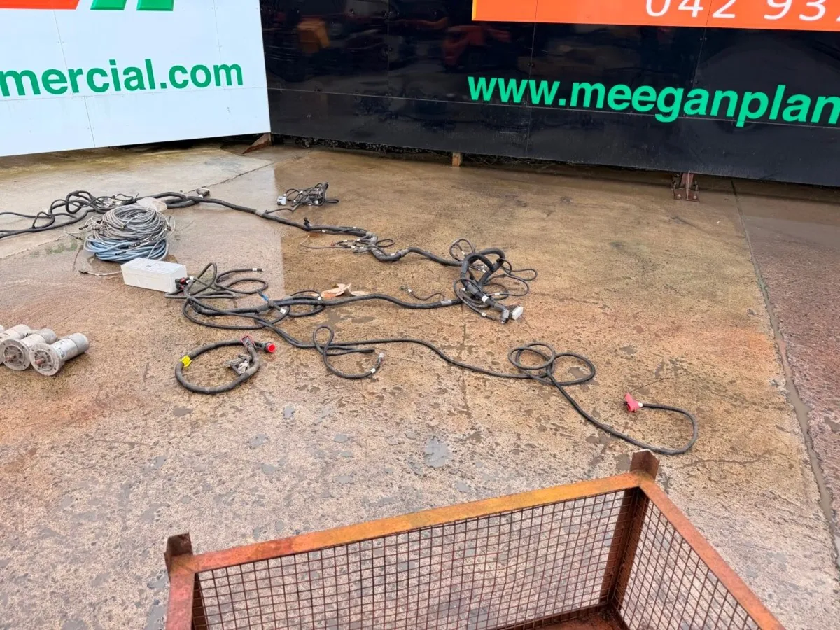 loom + control box + hydraulic pumps.....1231 - Image 4