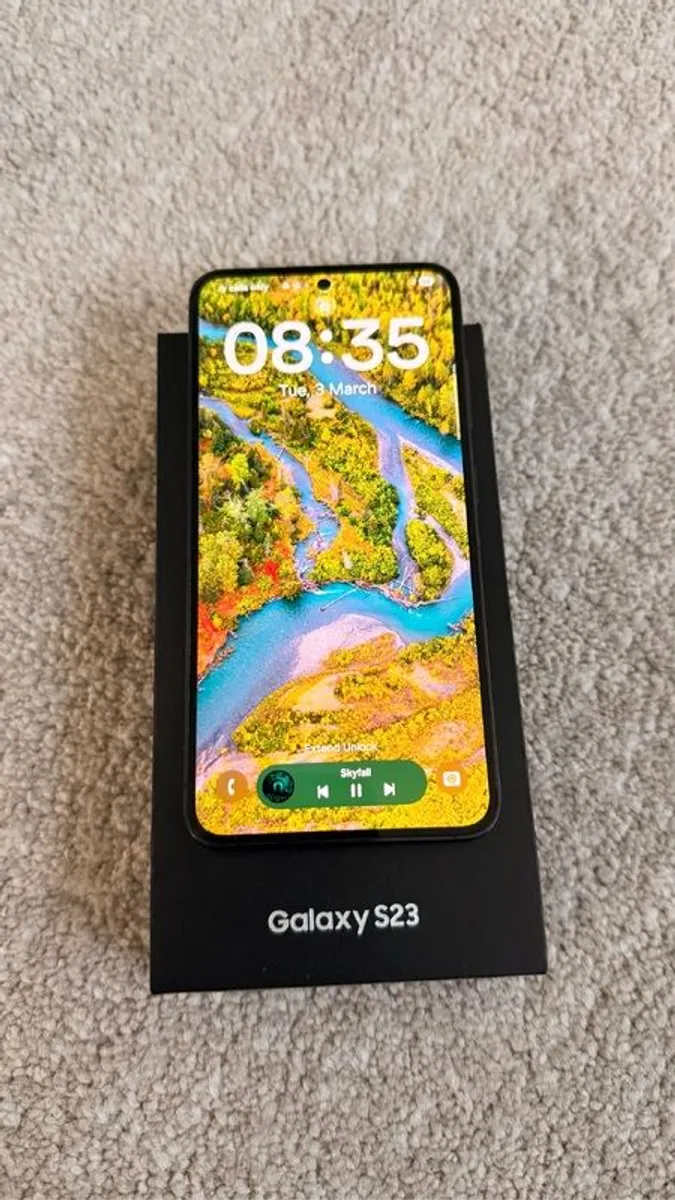 Samsung S23 256gb - like new - Image 1