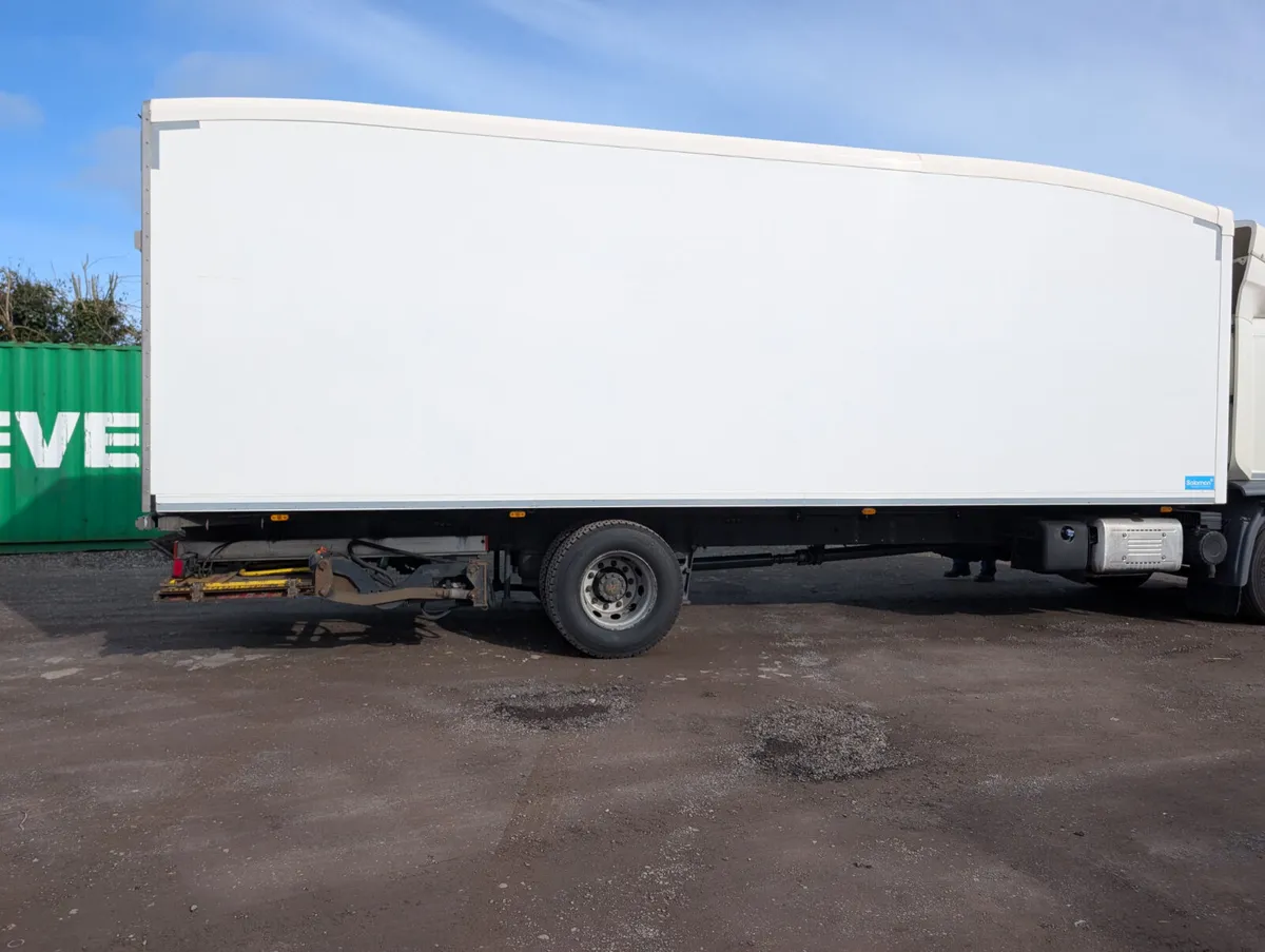 27 ft Insulated body Roller door - Image 2