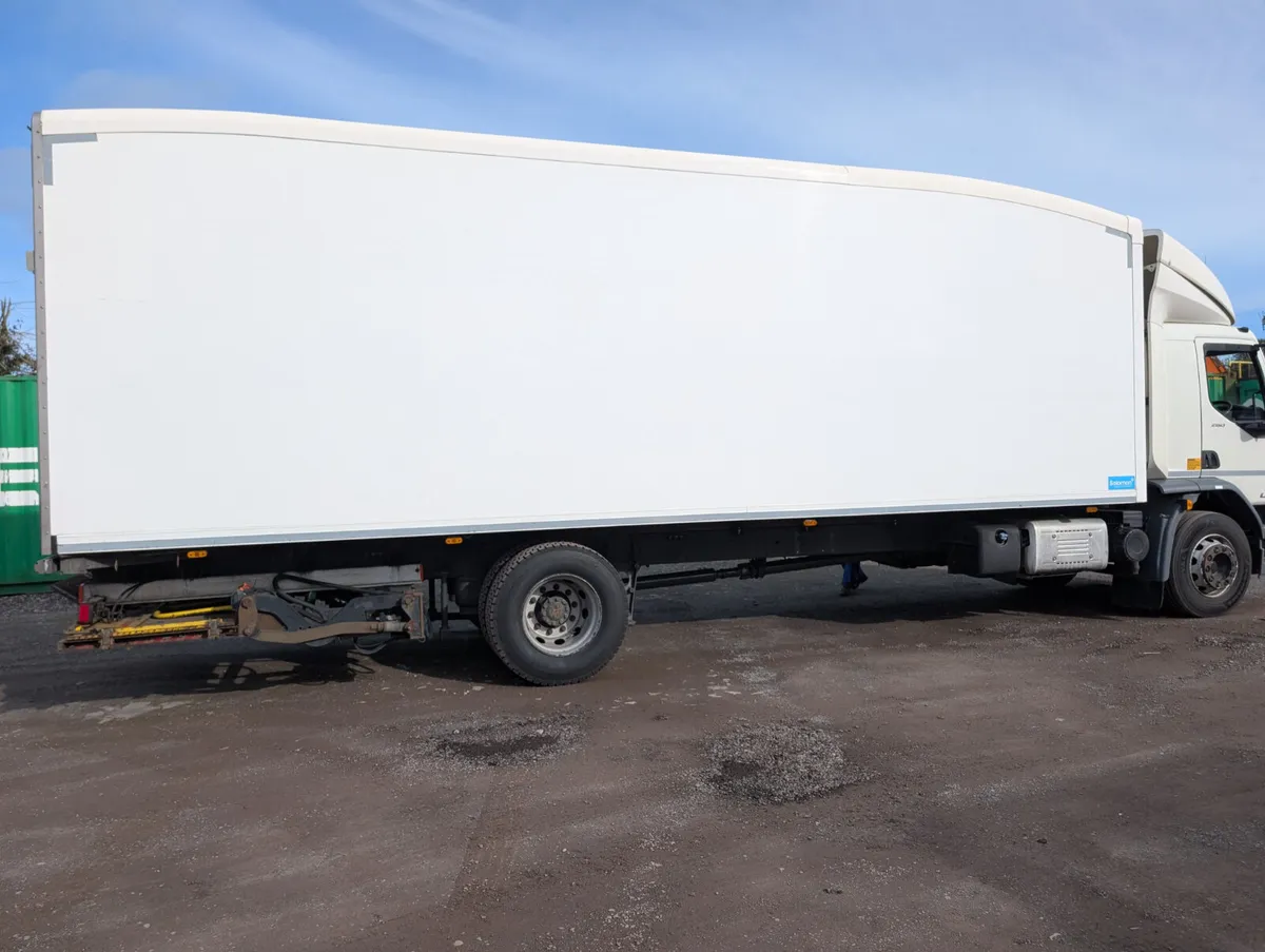 27 ft Insulated body Roller door - Image 4