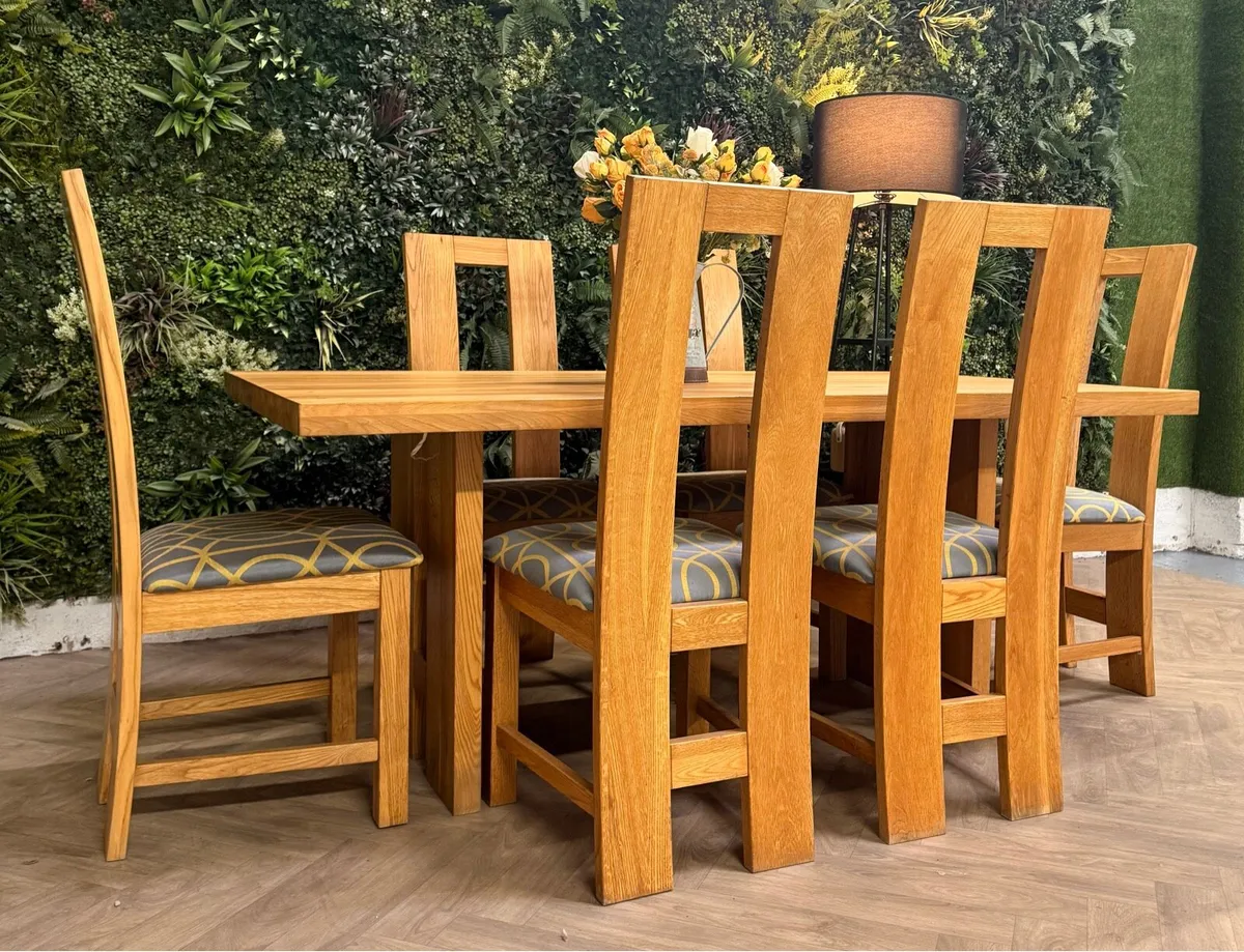 Oak kitchen table & 6 chairs/dining set - Image 1