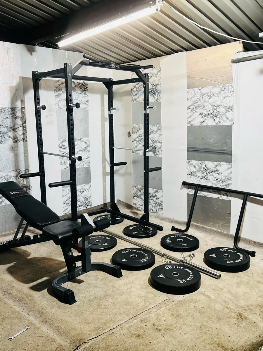 POWER RACK WITH DIP ATTACHMENT 120KG BARBELL SET - Image 1