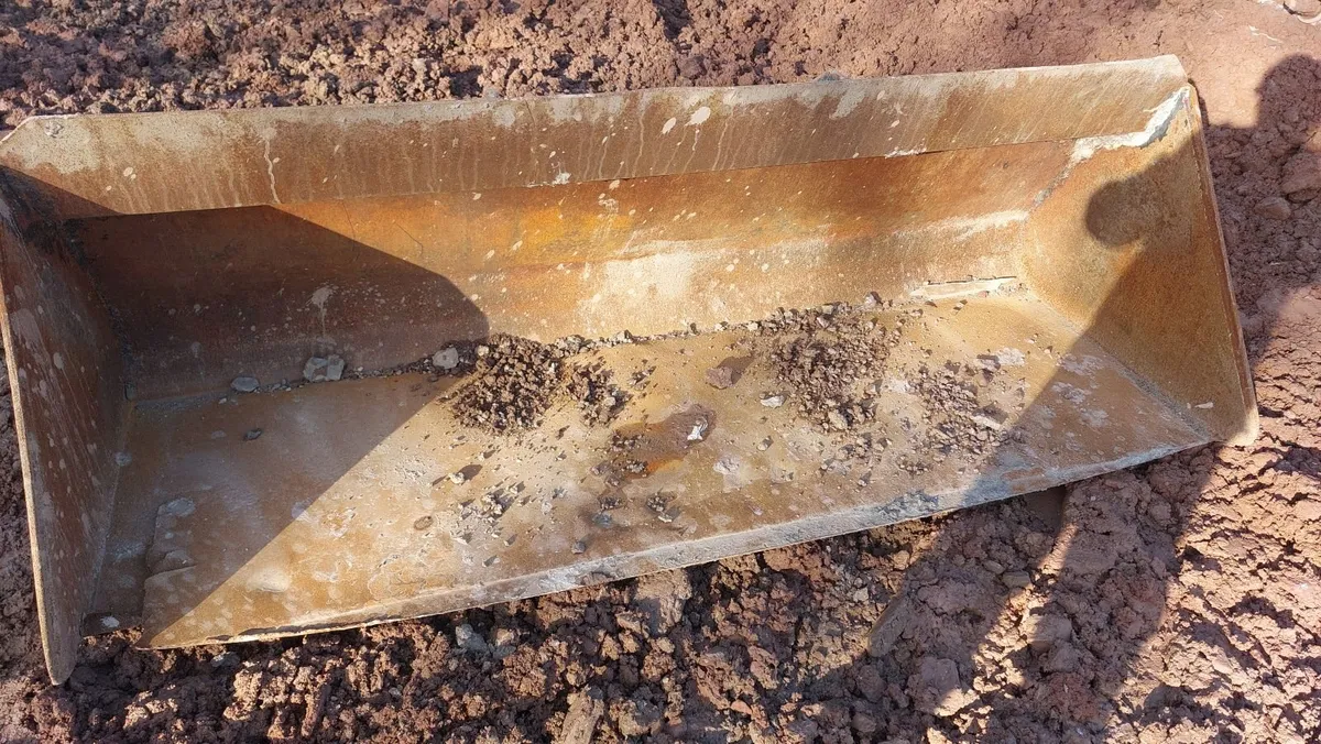 Manitou loadall bucket - Image 3