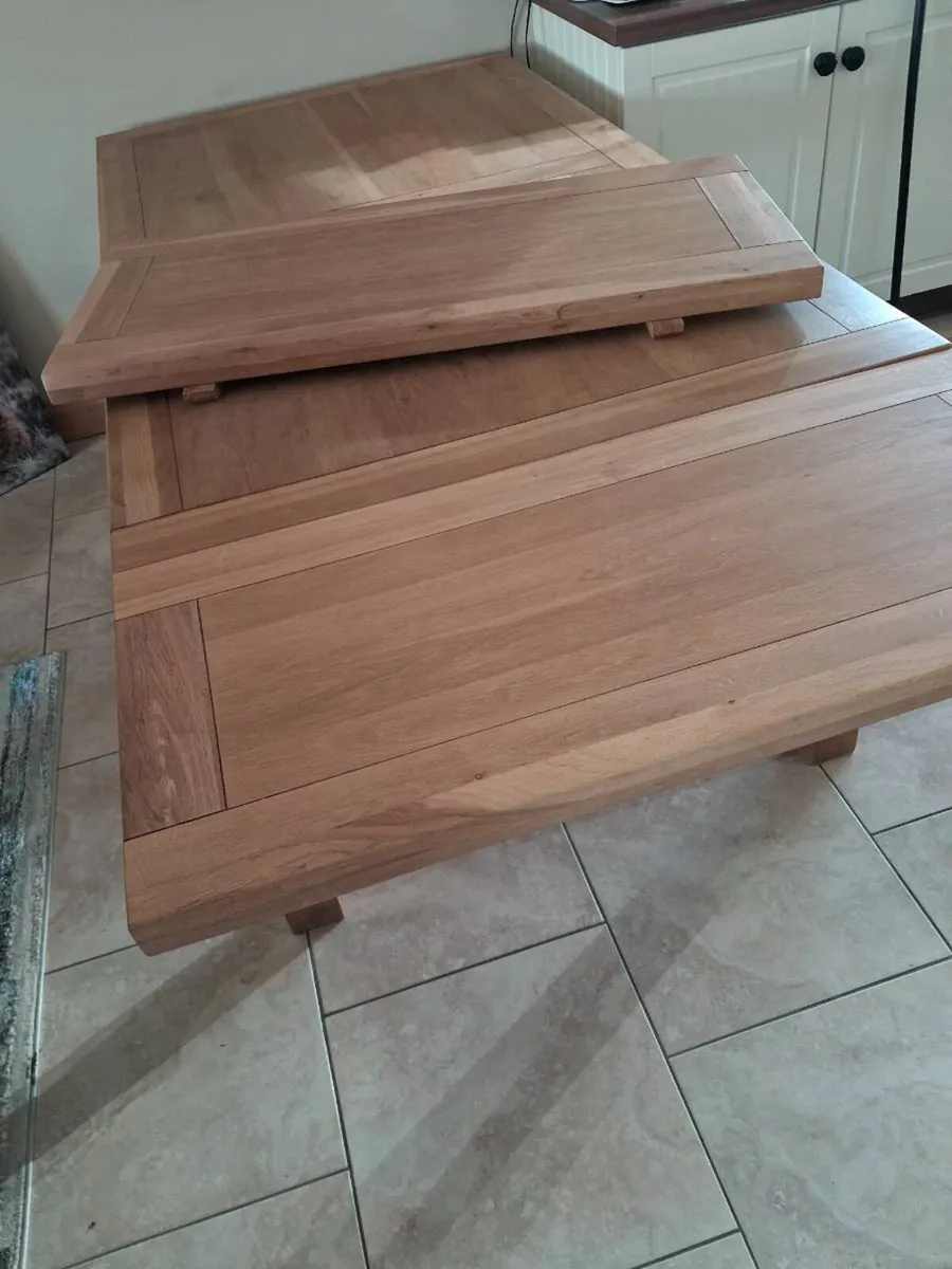 Kitchen table and chairs solid oak - Image 3