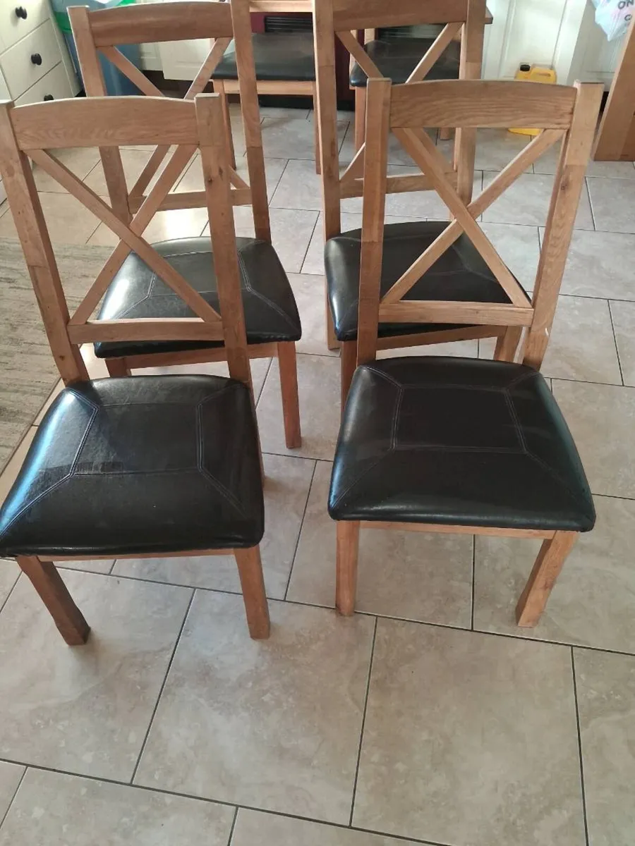 Kitchen table and chairs solid oak - Image 1