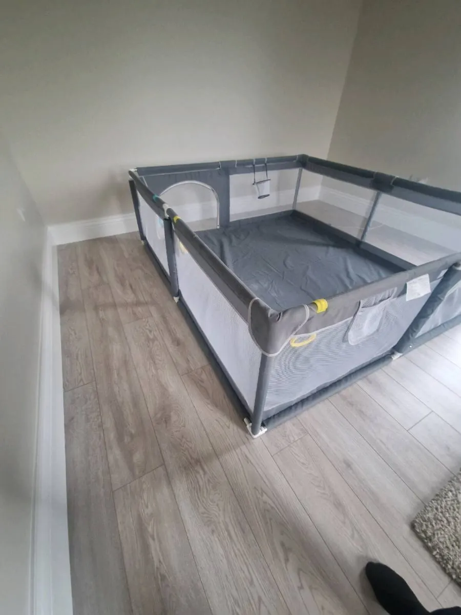 Play pen - Image 2
